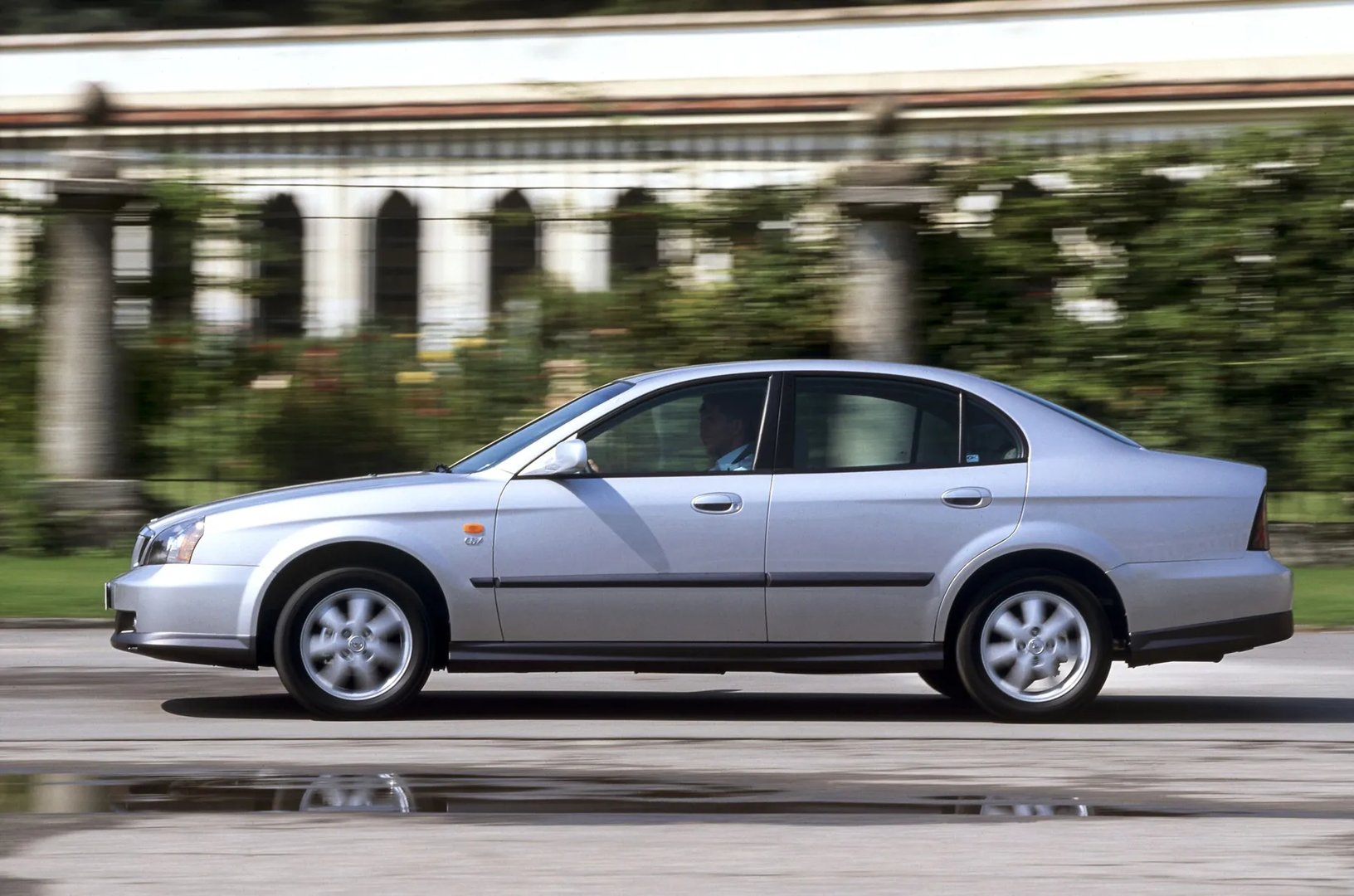 Daewoo_Evanda_1_generation__Sedan__11.jpg