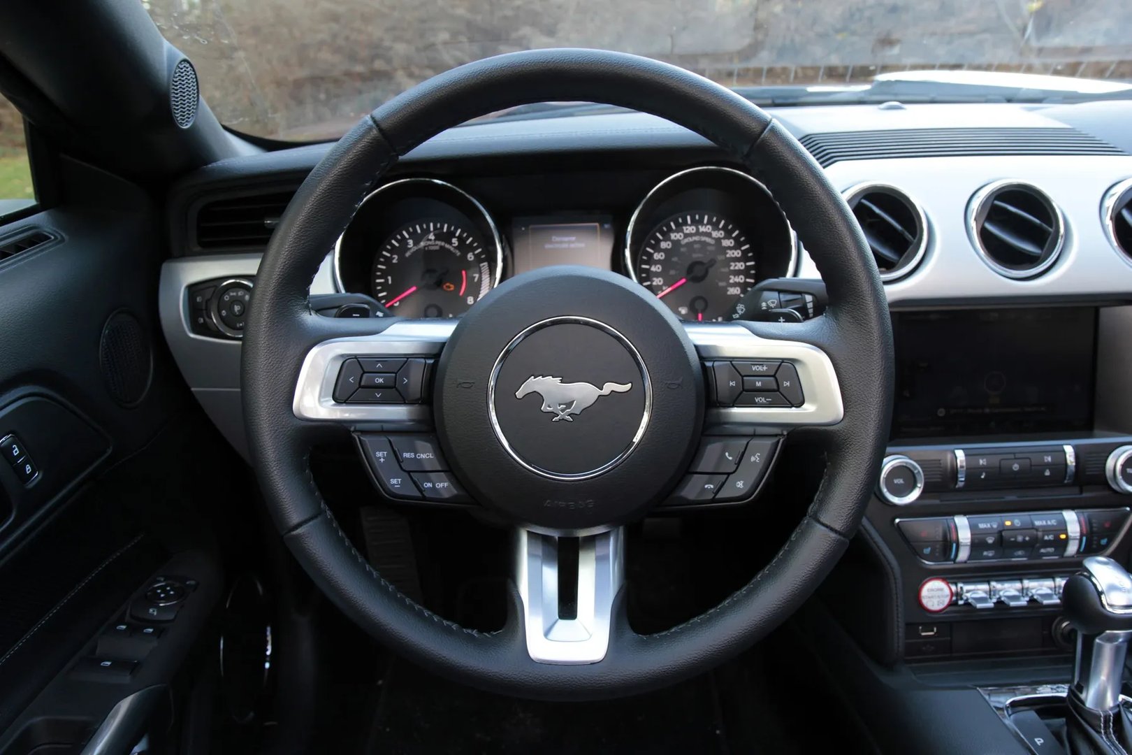Ford_Mustang_6_generation__Cabrio__13.jpg