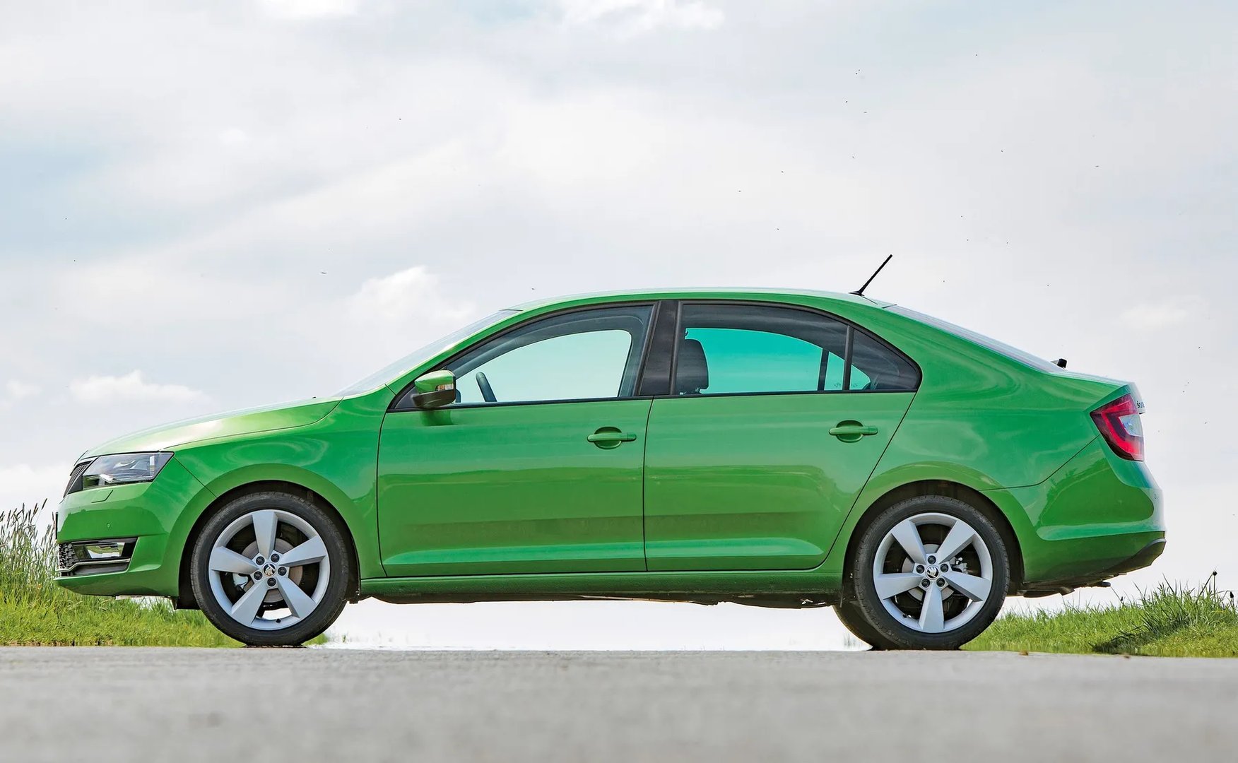 Skoda_Rapid_1_generation_restyling__Liftback__10.jpg