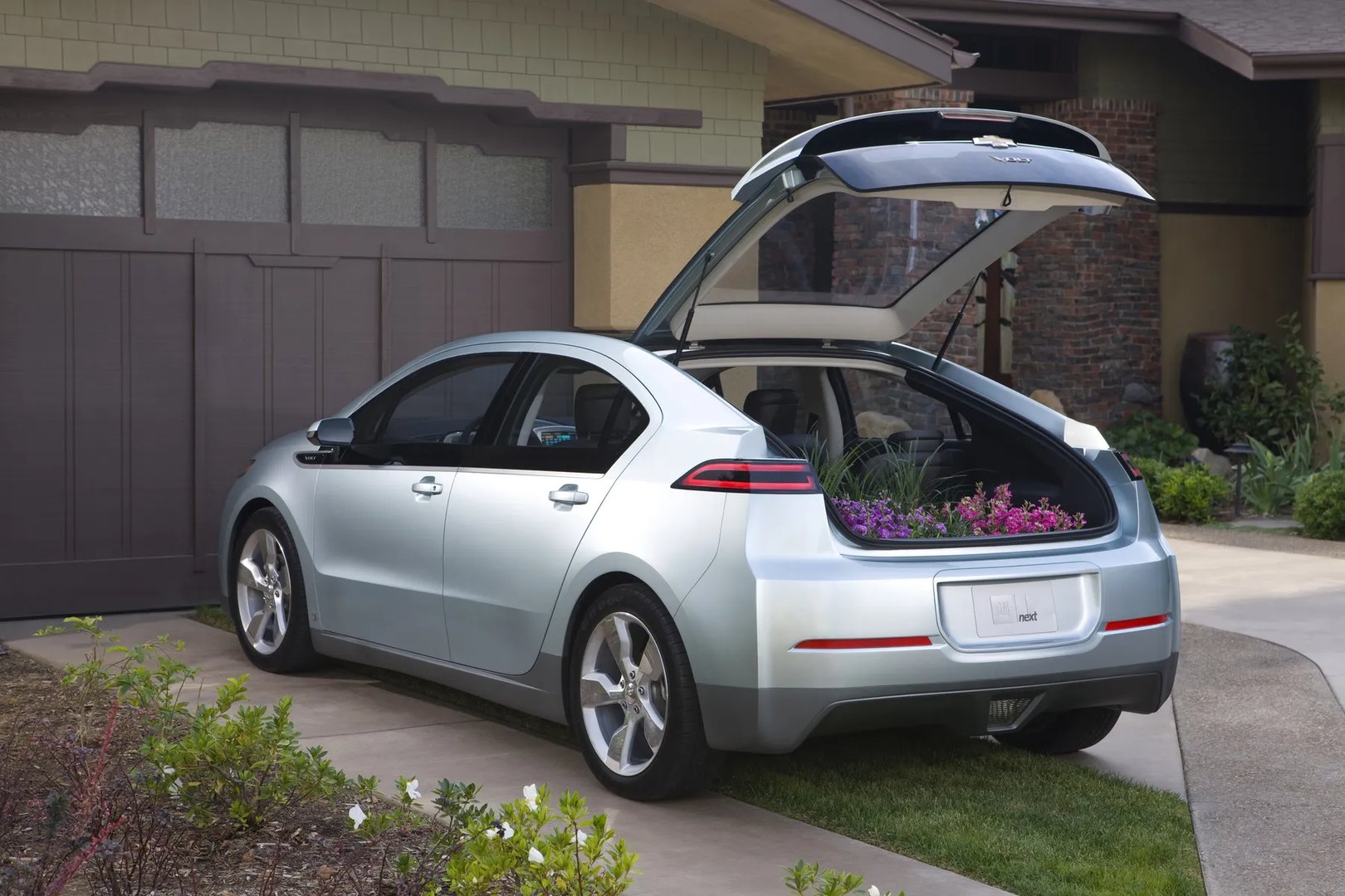 Chevrolet_Volt_1_generation__Hatchback_5-door__12.jpg