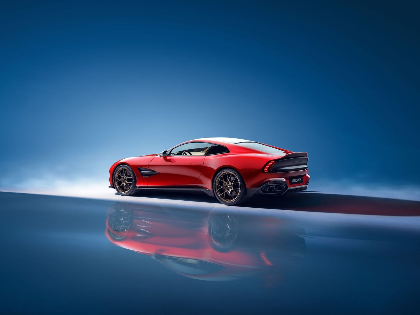 aston-martin_Vanquish_3_generation__Coupe__26.jpg