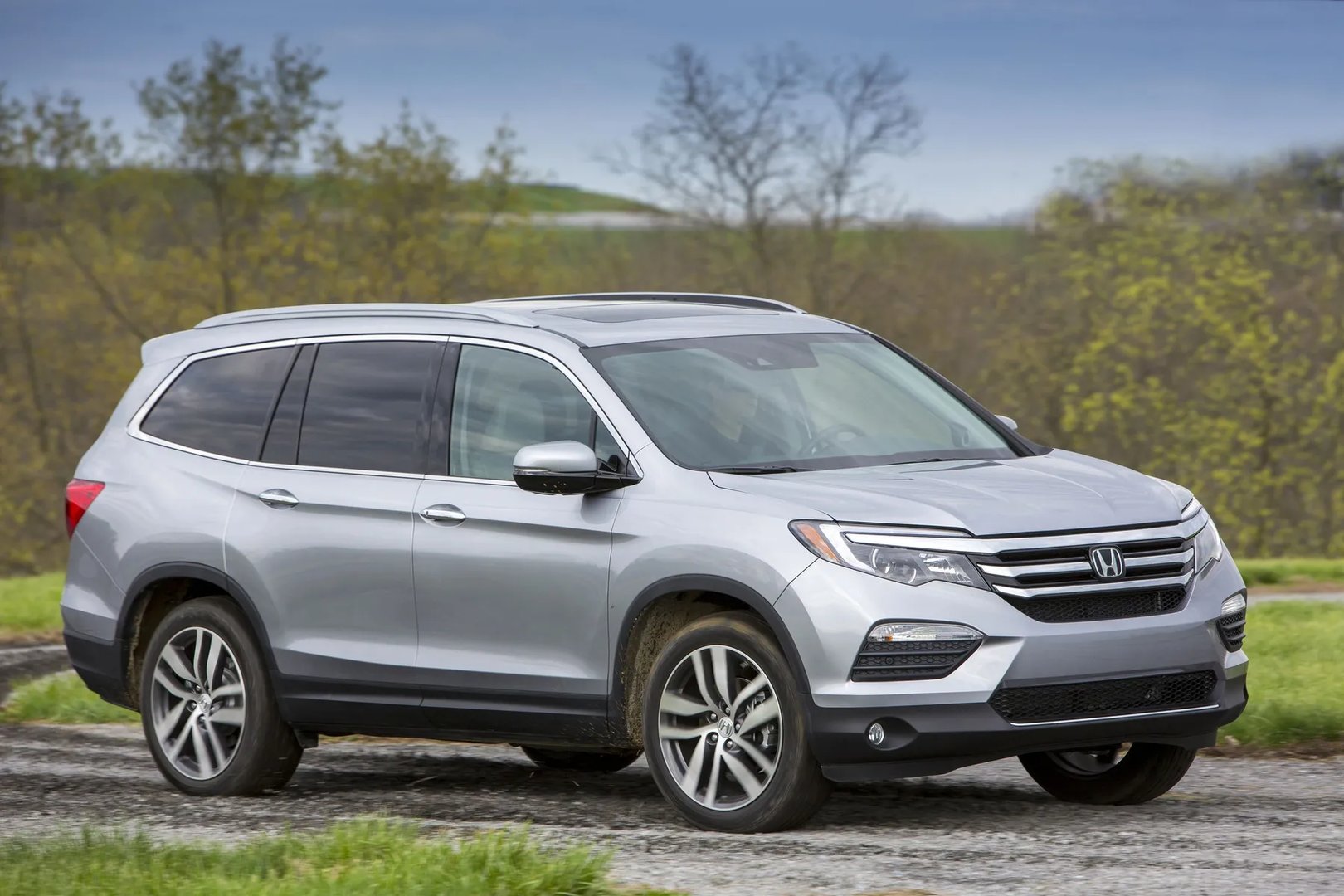 Honda_Pilot_3_generation__SUV_5-doors__1.jpg
