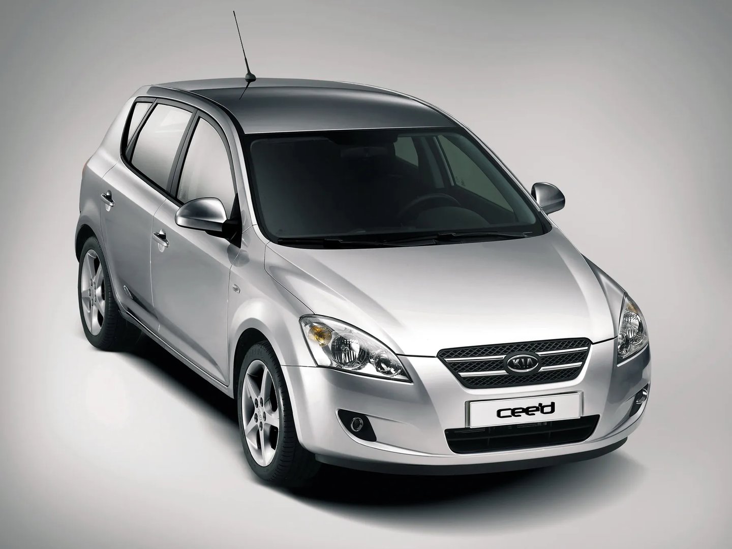 Kia_Ceed_1_generation__Hatchback_5-door__7.jpg