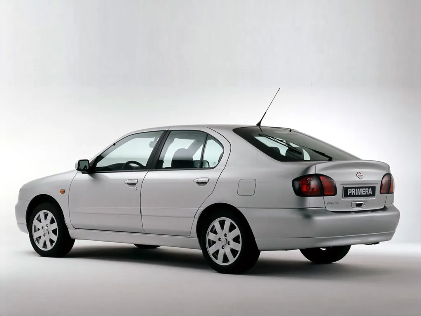 Nissan_Primera_2_generation_restyling__Hatchback_5-door__1.jpg