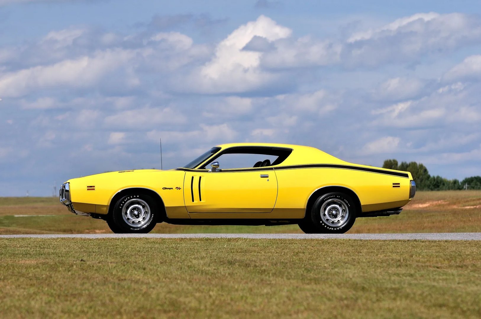 Dodge_Charger_3_generation__Coupe__13.jpg