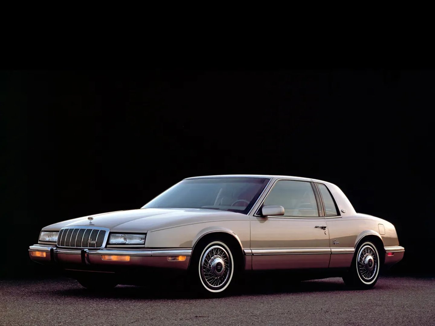 Buick_Riviera_7_generation__Coupe__5.jpg