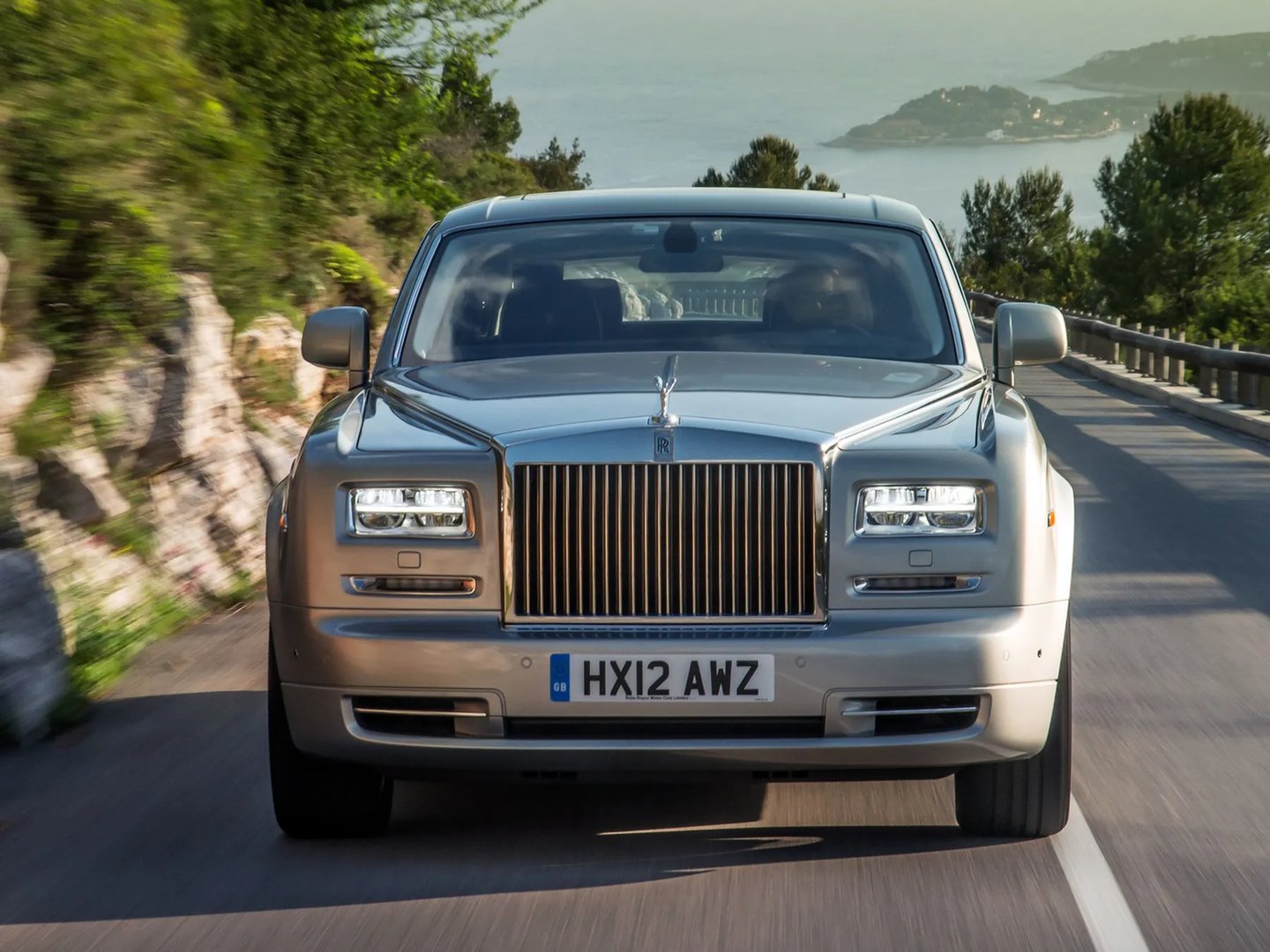 Rolls-Royce_Phantom_7_generation_restyling__Sedan__3.jpg
