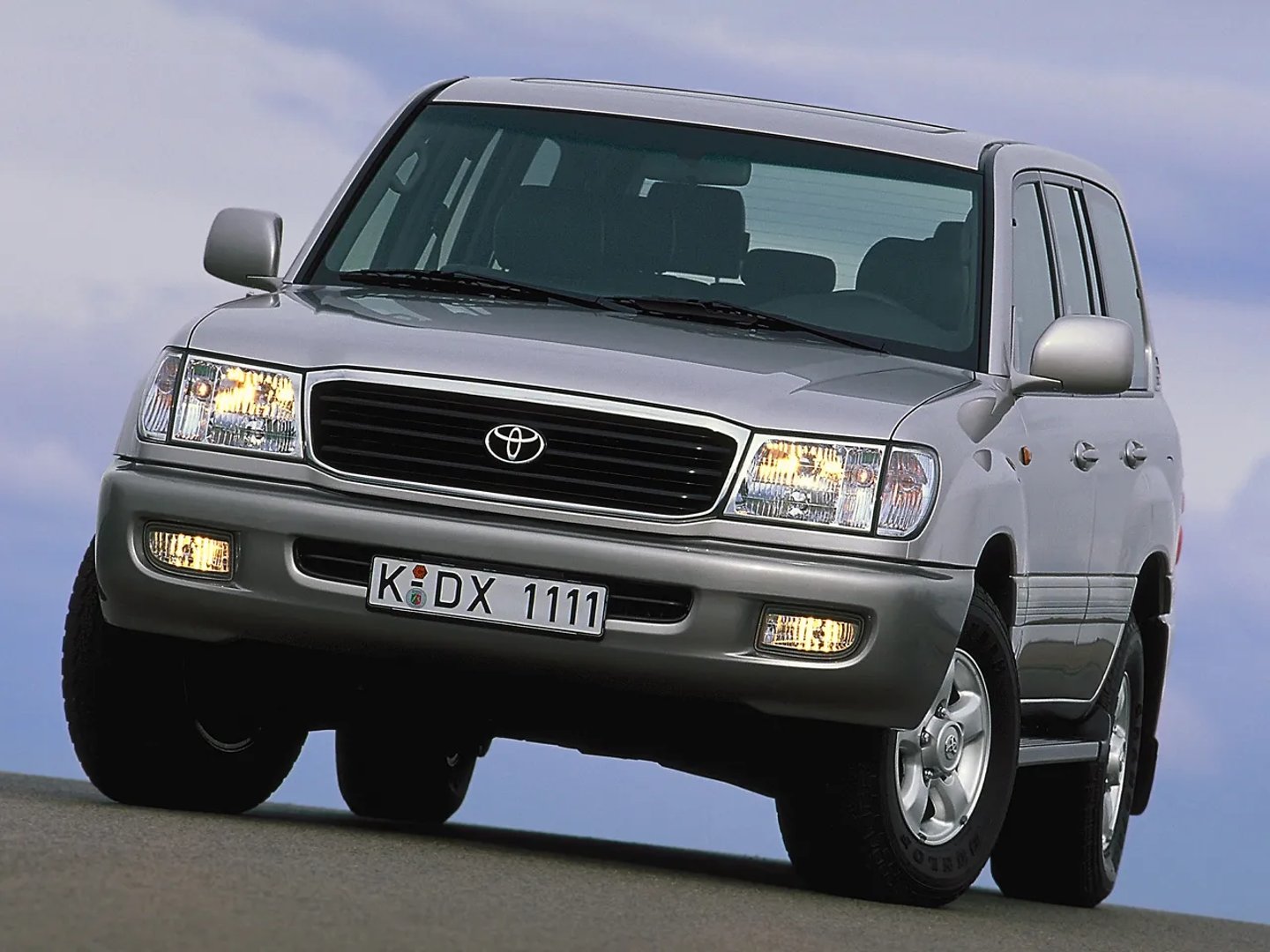 Toyota_LC_10_generation__SUV_5-doors__1.jpg