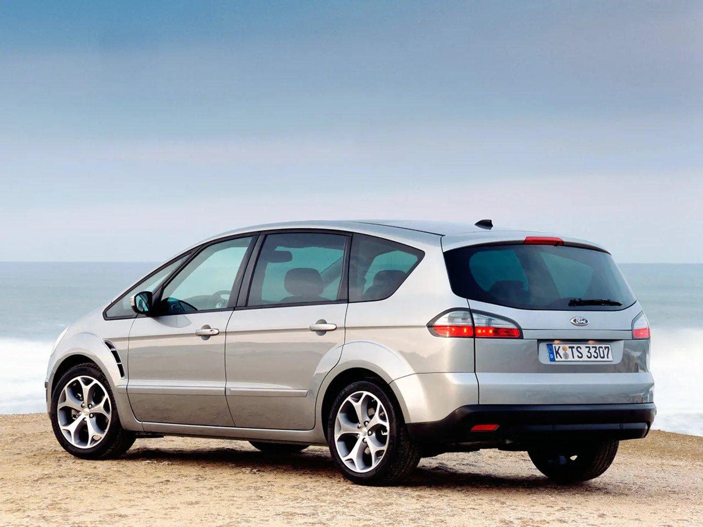 Ford_S-MAX_1_generation__Minivan__3.jpg