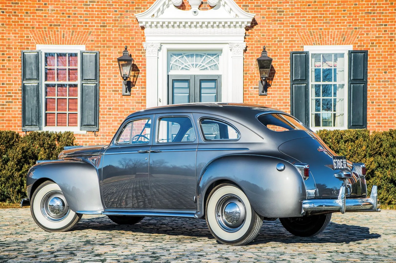 Chrysler_Windsor_1_generation__Sedan__2.jpg