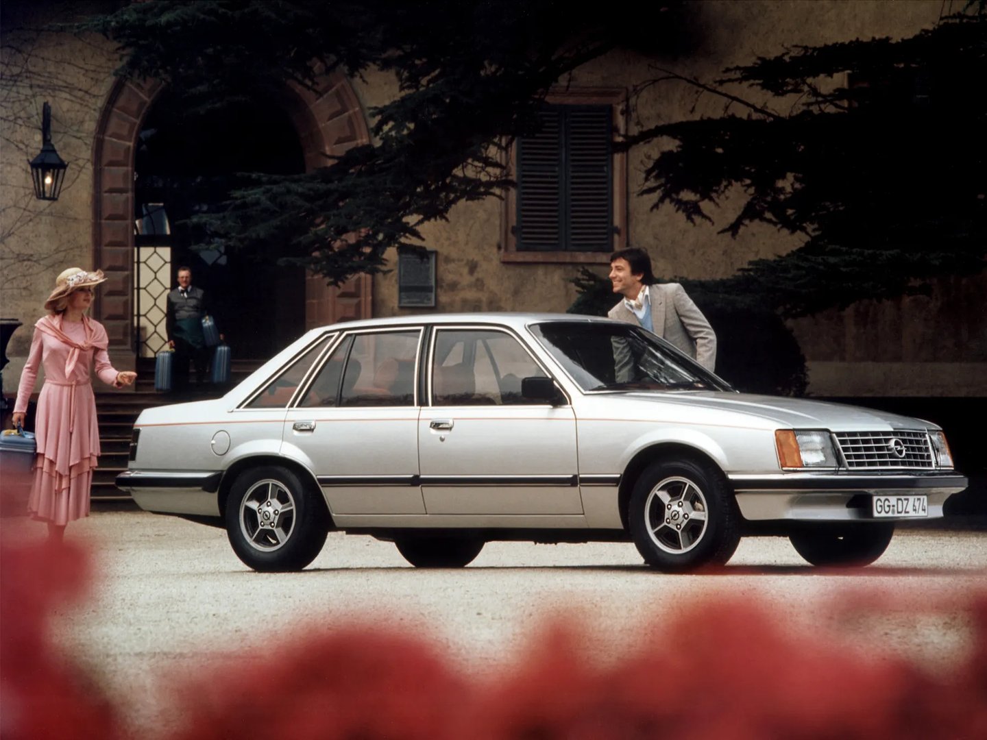 Opel_Senator_1_generation__Sedan__6.jpg