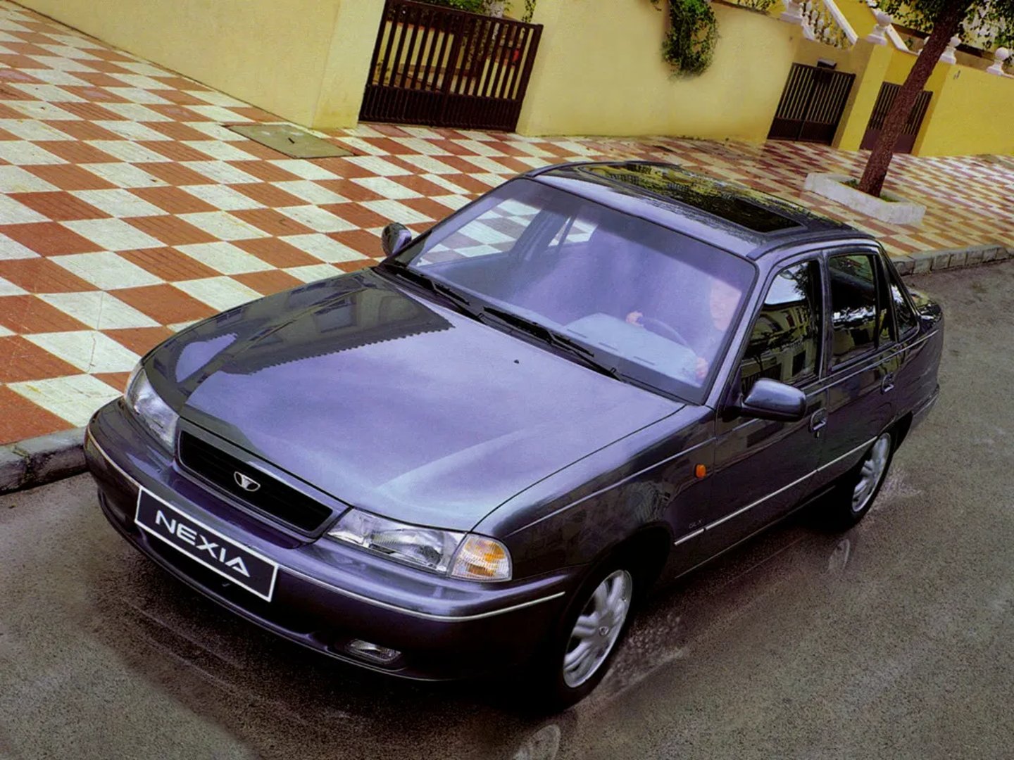 Daewoo_Nexia_1_generation__Sedan__2.jpg
