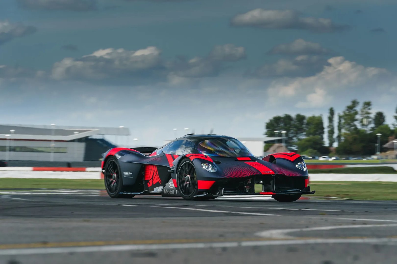 Aston Martin_Valkyrie_1_generation__Coupe__11.jpg