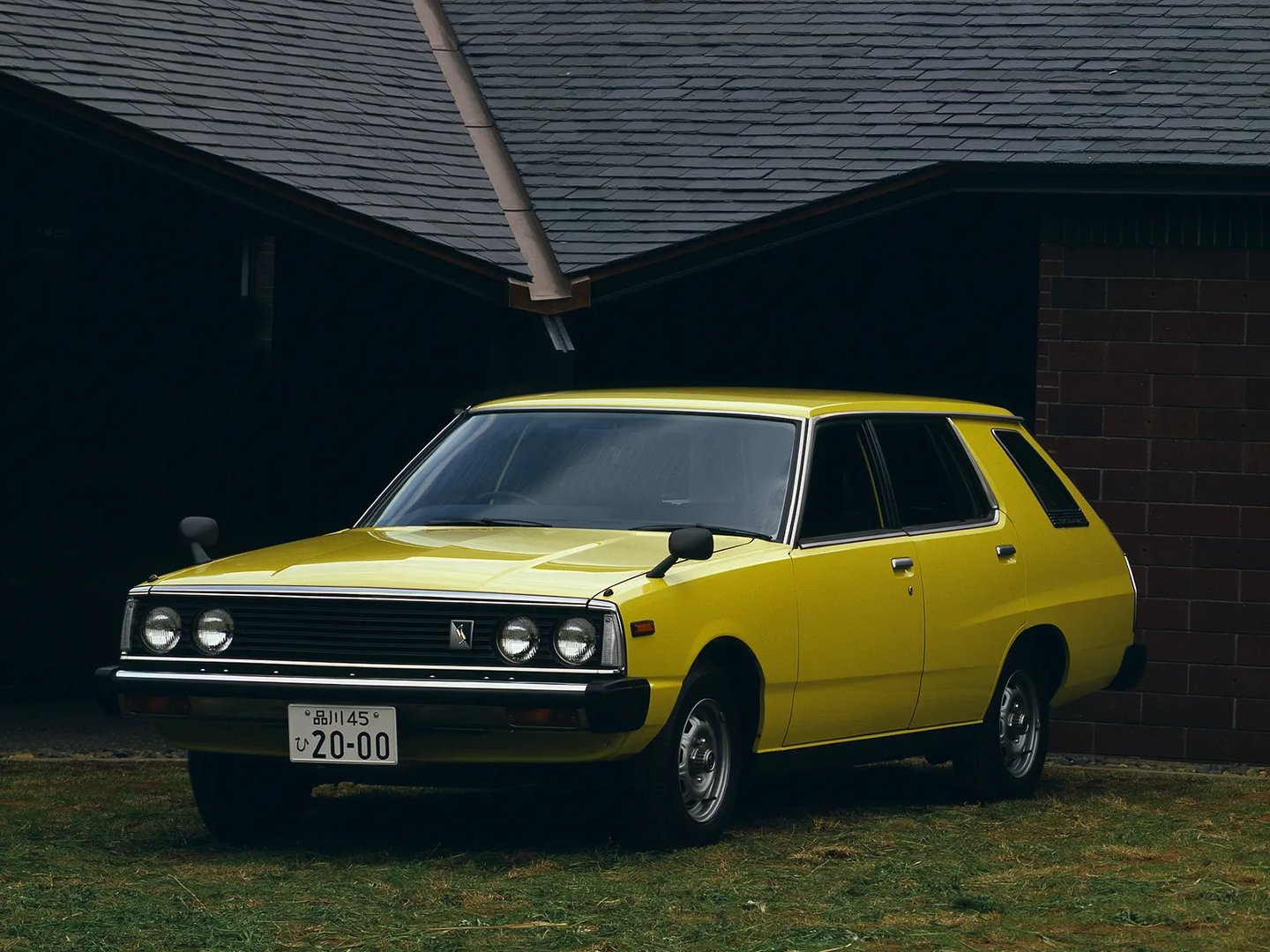 Nissan_Skyline_5_generation__Estate_5-door__5.jpg