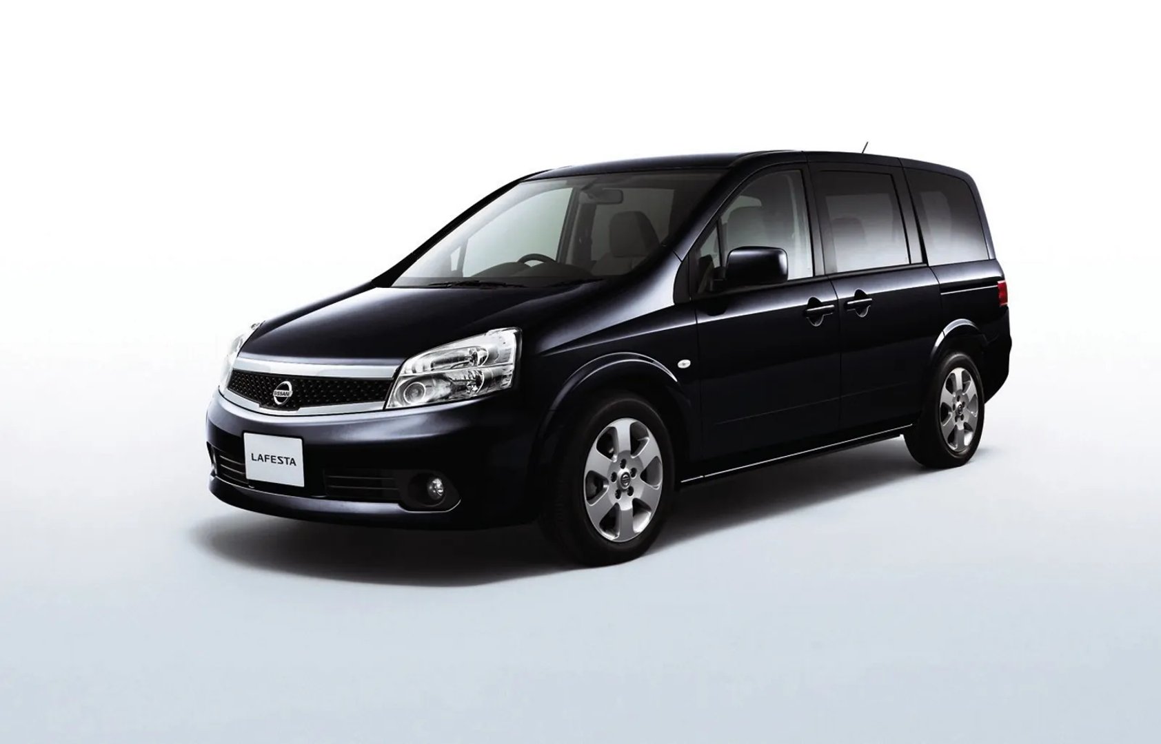 Nissan_Lafesta_1_generation__Minivan__5.jpg