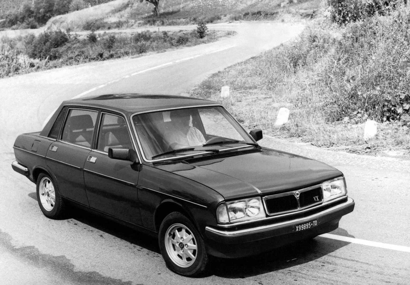 Lancia_Beta_1_generation__Sedan__10.jpg