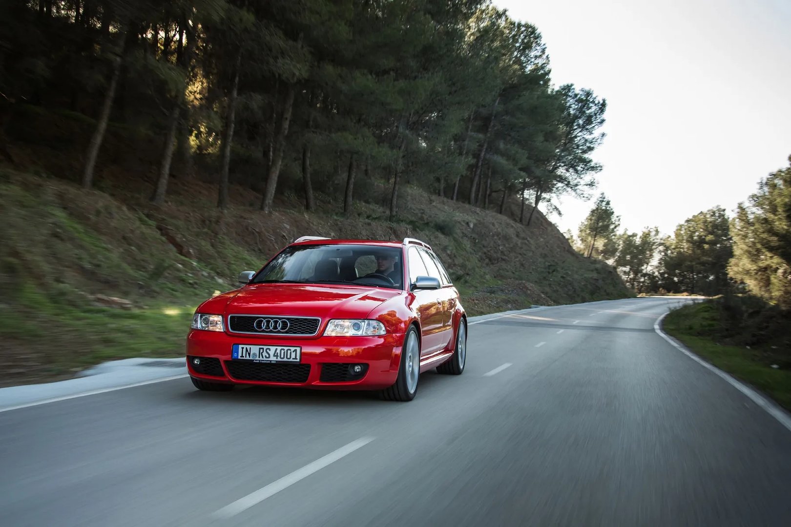 Audi_RS4_1_generation__Estate_5-door__10.jpg