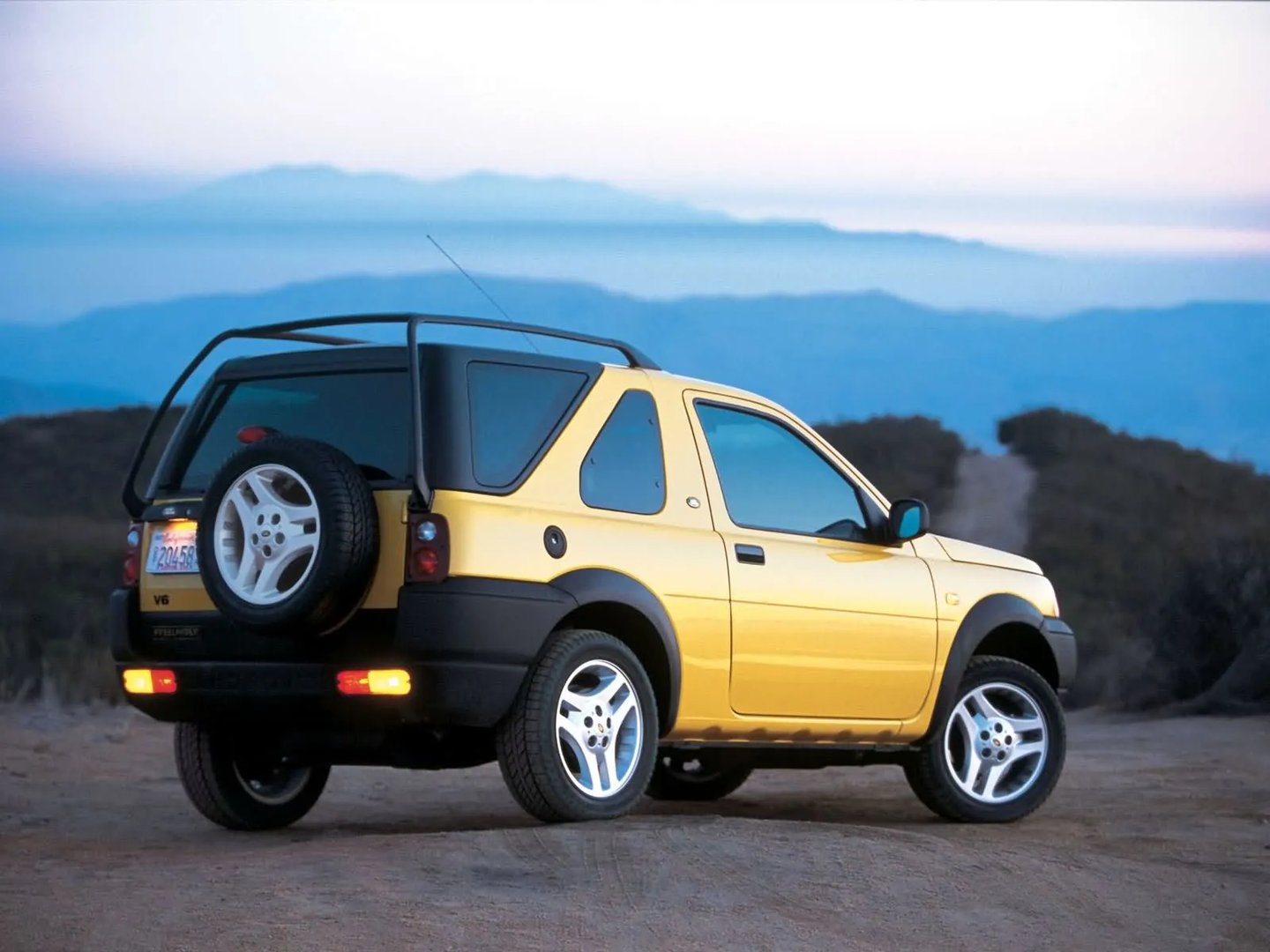 Land Rover_Freelander_1_generation__SUV_3-doors__1.jpg