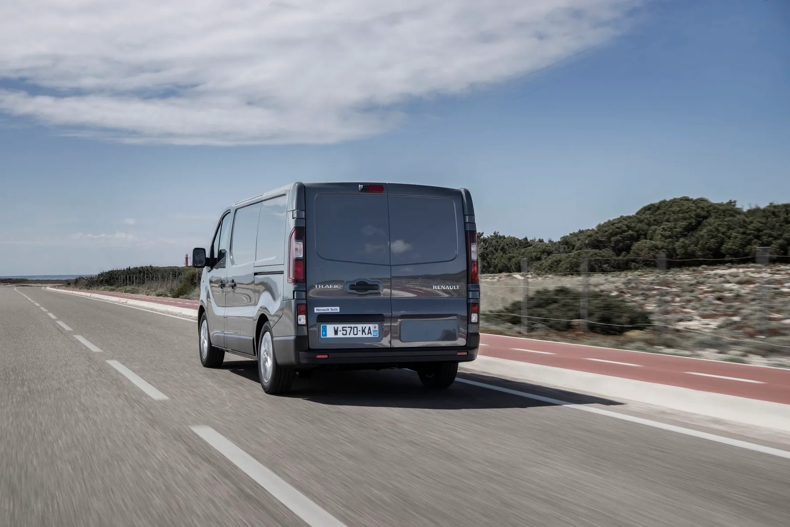 Renault_Trafic_3_generation__Van__11.jpg