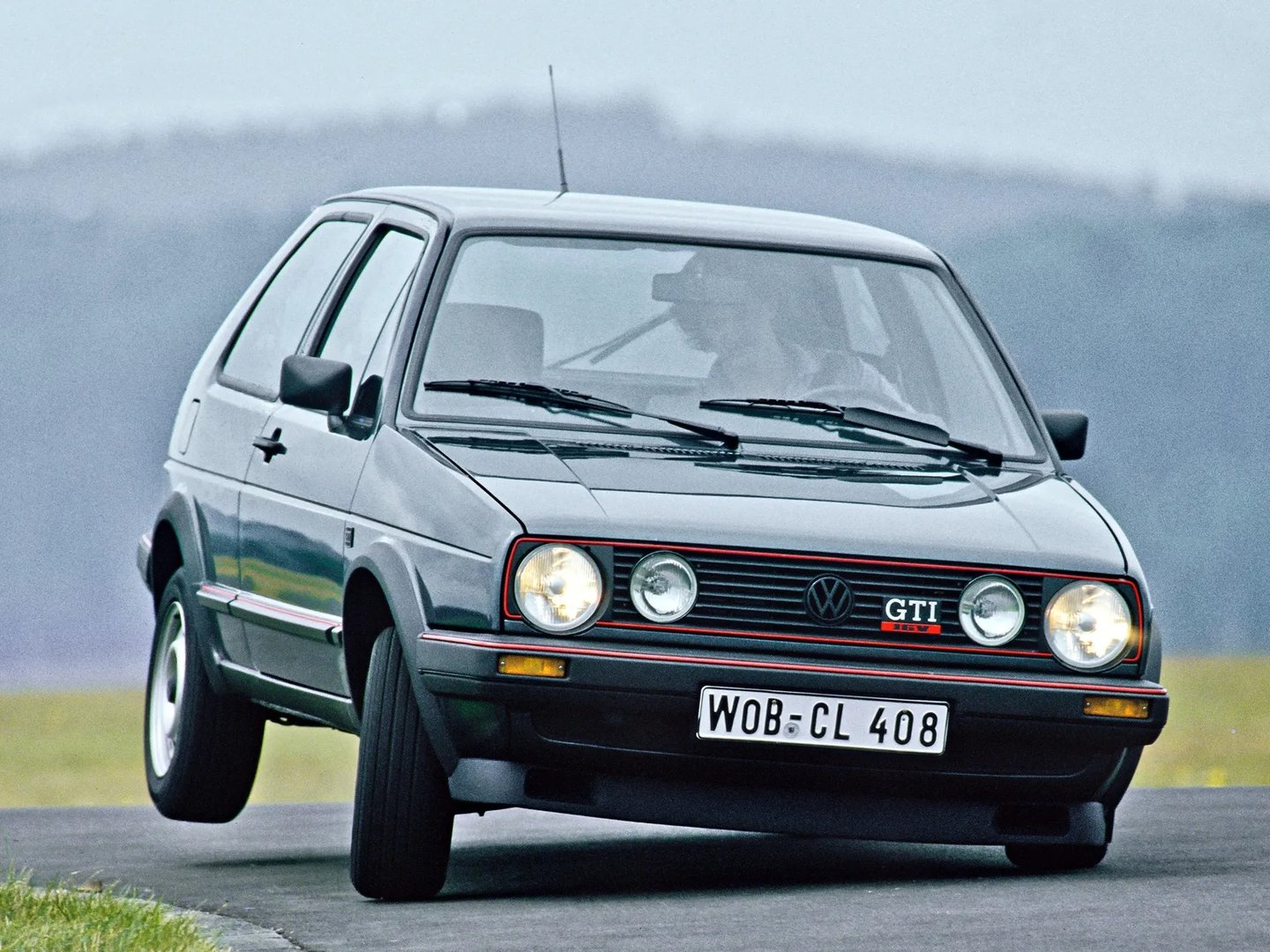 Volkswagen_Golf_GTI_2_generation__Hatchback_3-door__12.jpg
