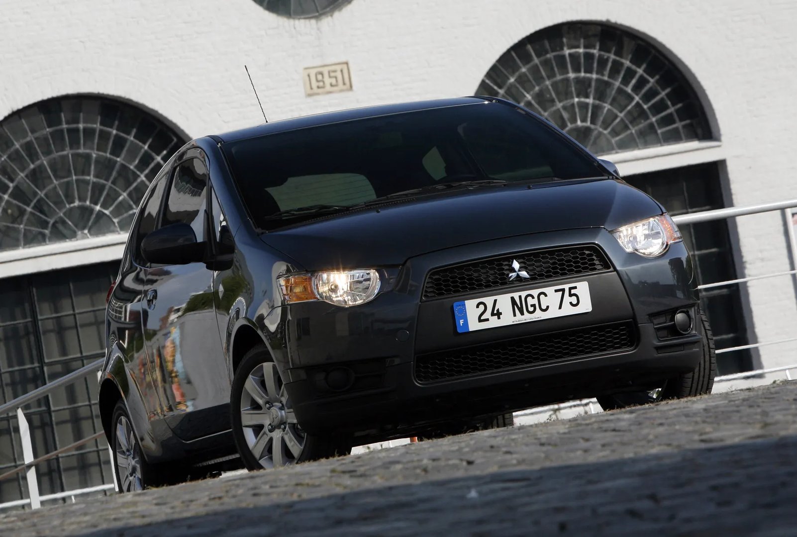 Mitsubishi_Colt_6_generation_restyling__Mini_3-doors__6.jpg