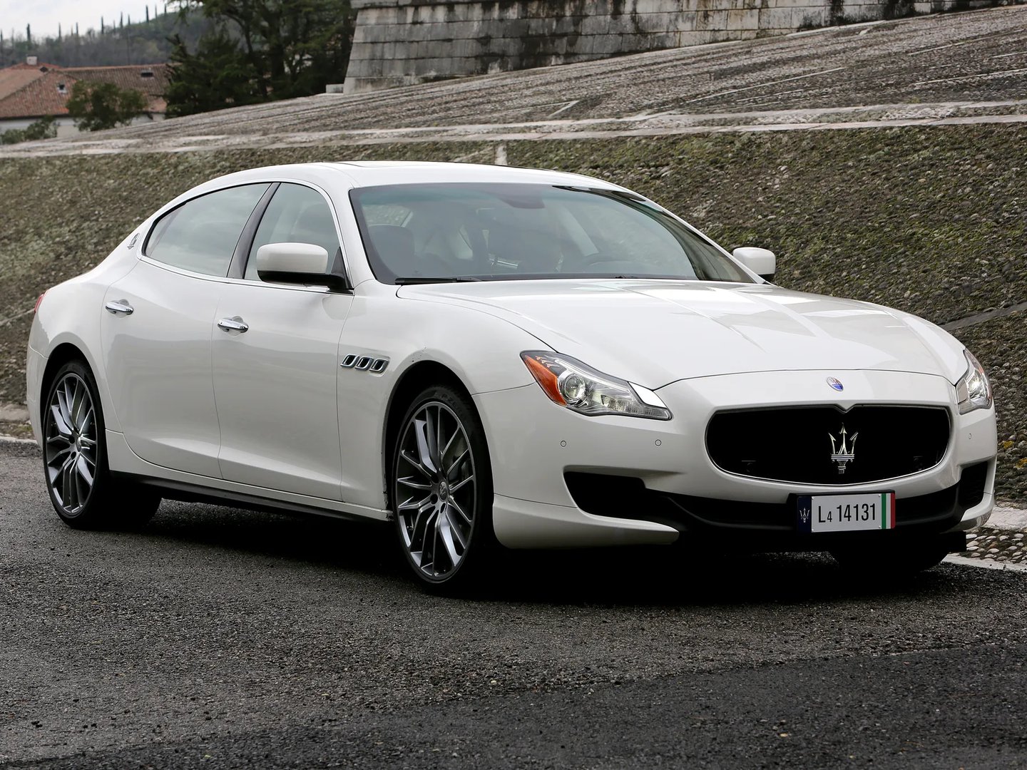 Maserati_Quattroporte_6_generation__Sedan__2.jpg