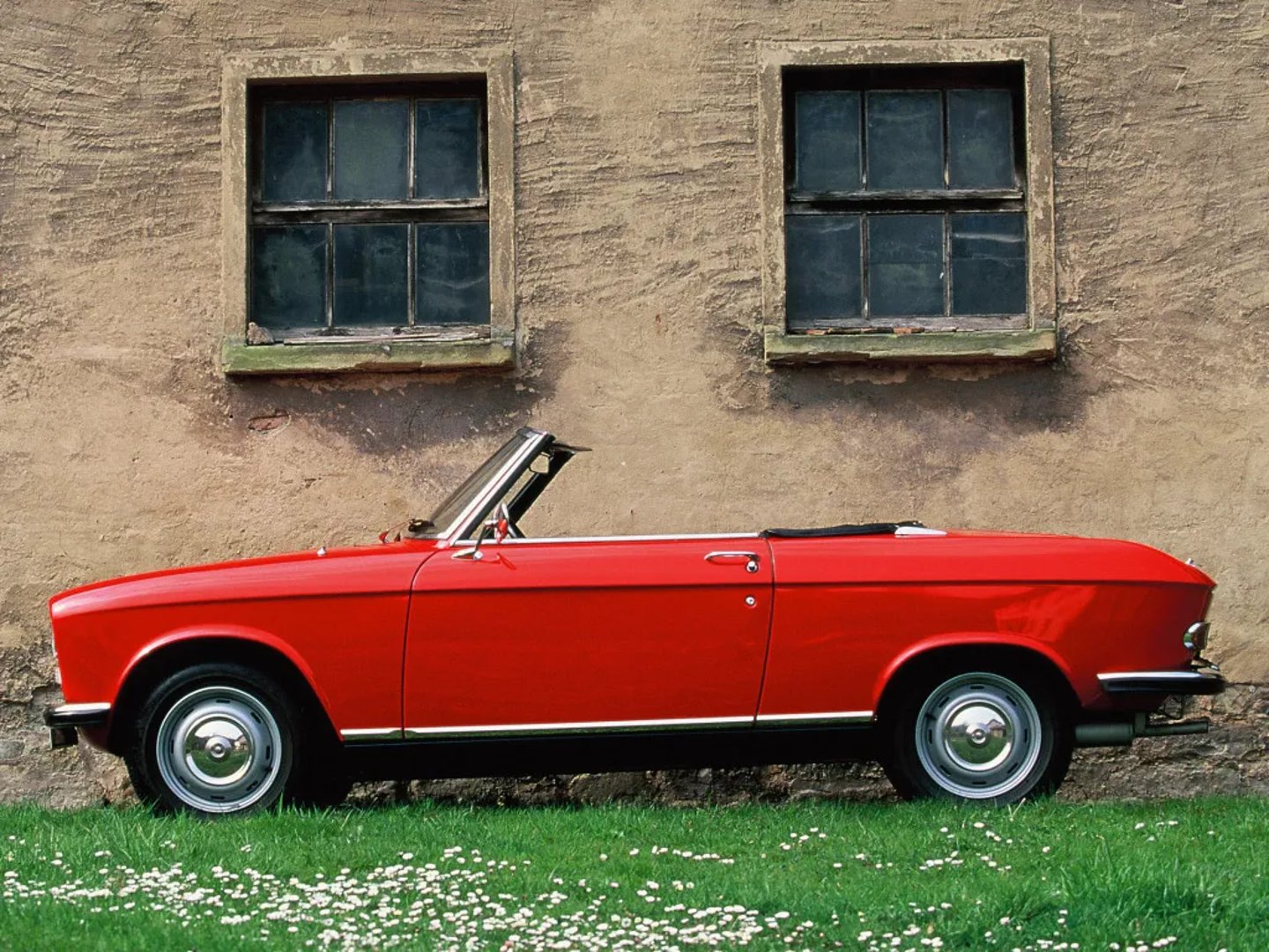 Peugeot_204_1_generation__Cabrio__2.jpg
