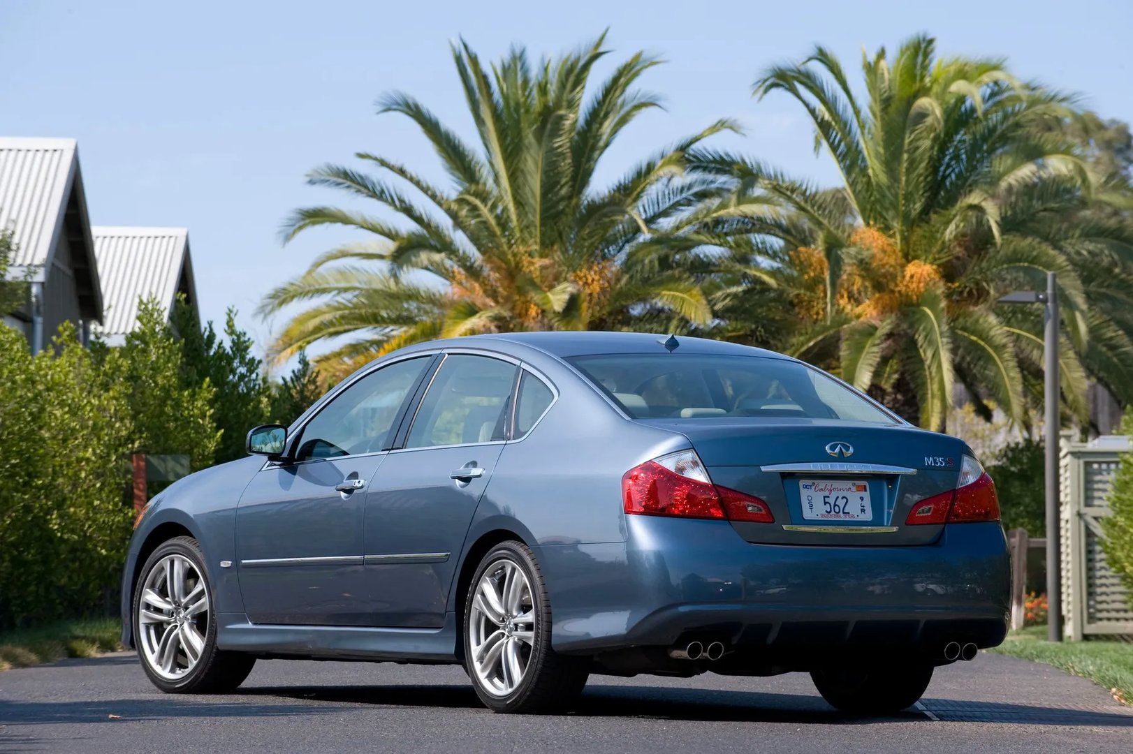 Infiniti_M_3_generation_restyling__Sedan__2.jpg
