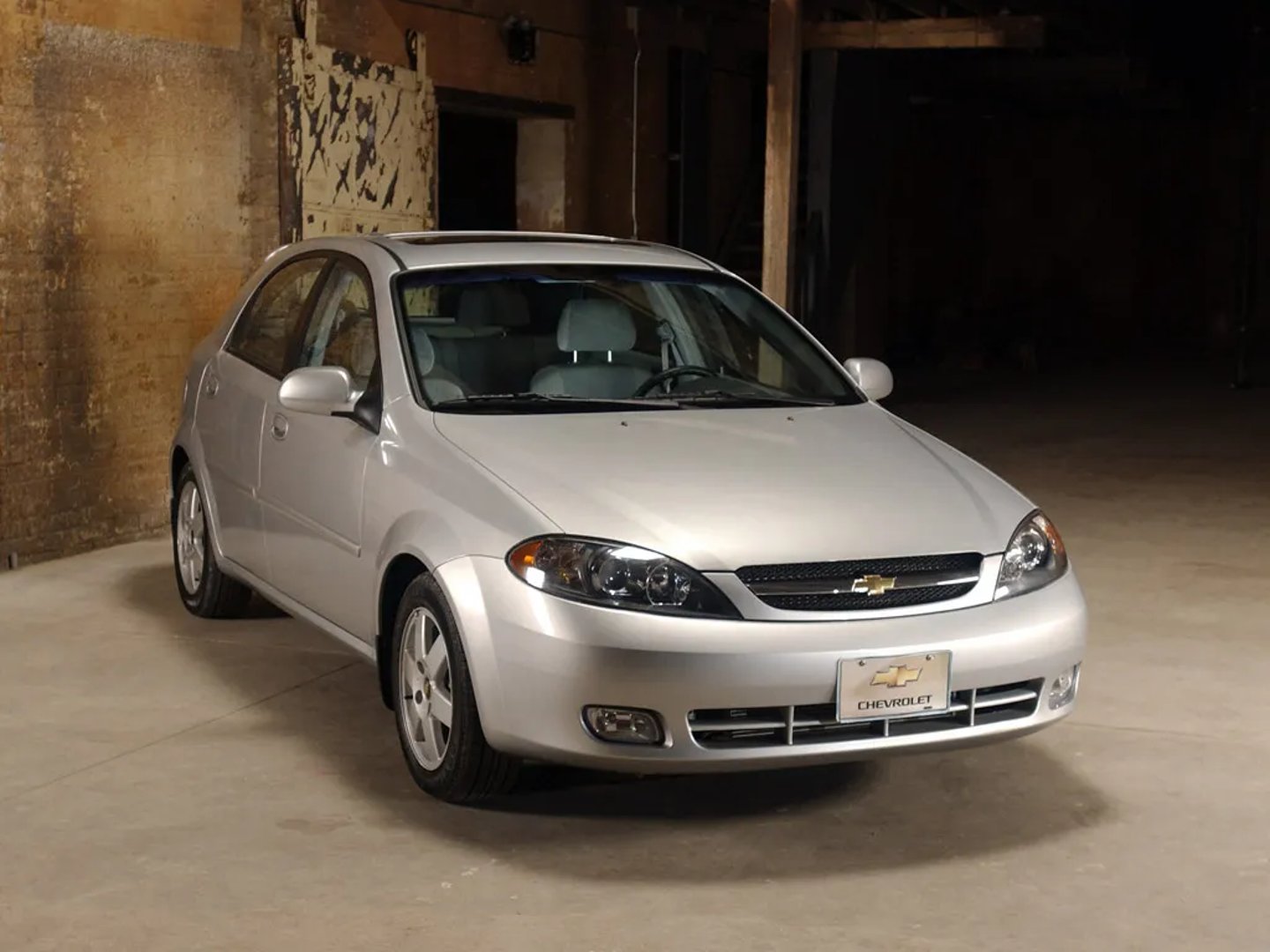 Chevrolet_Optra_1_generation__Hatchback_5-door__1.jpg