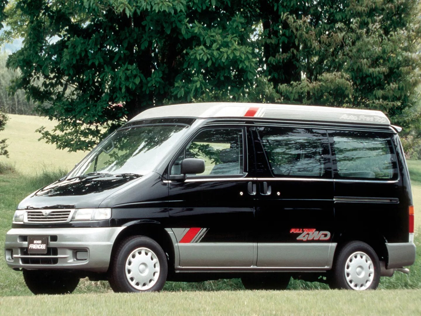Mazda_Bongo_Friendee_1_generation__Minivan__3.jpg