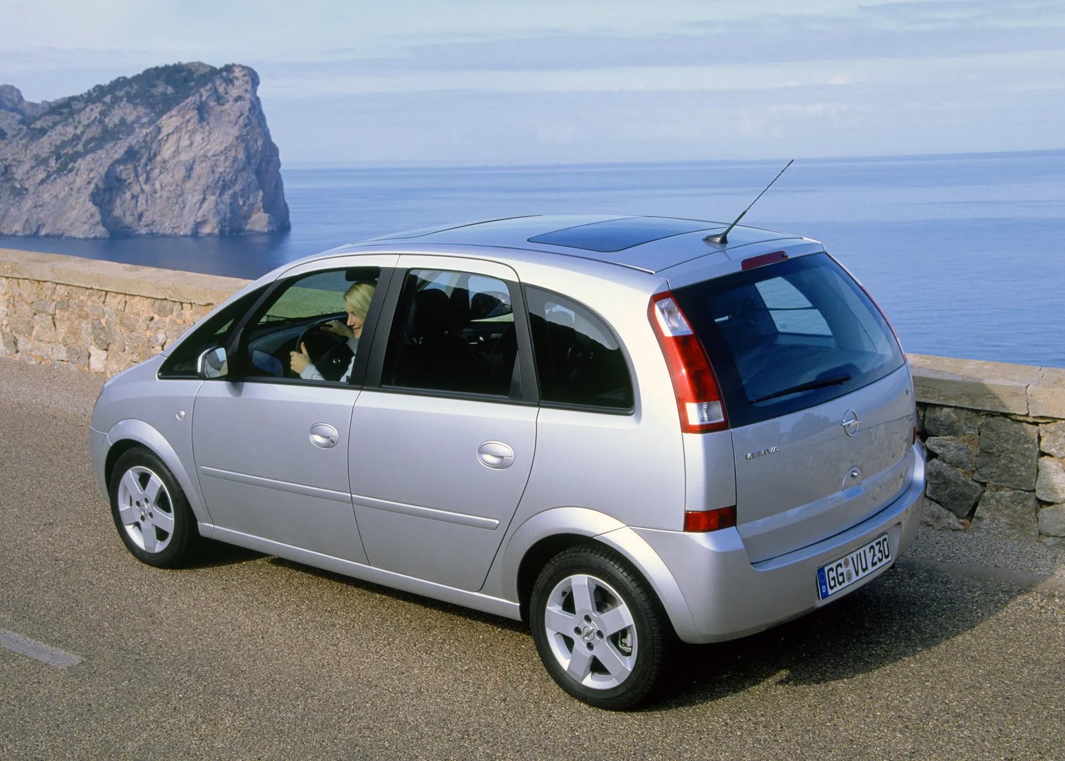 Opel_Meriva_1_generation__Compact_Van__6.jpg
