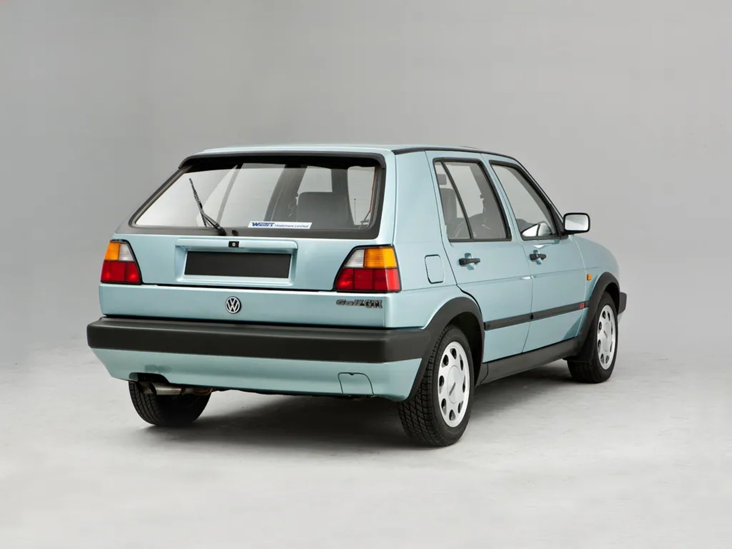 Volkswagen_Golf_GTI_2_generation__Hatchback_5-door__1.jpg