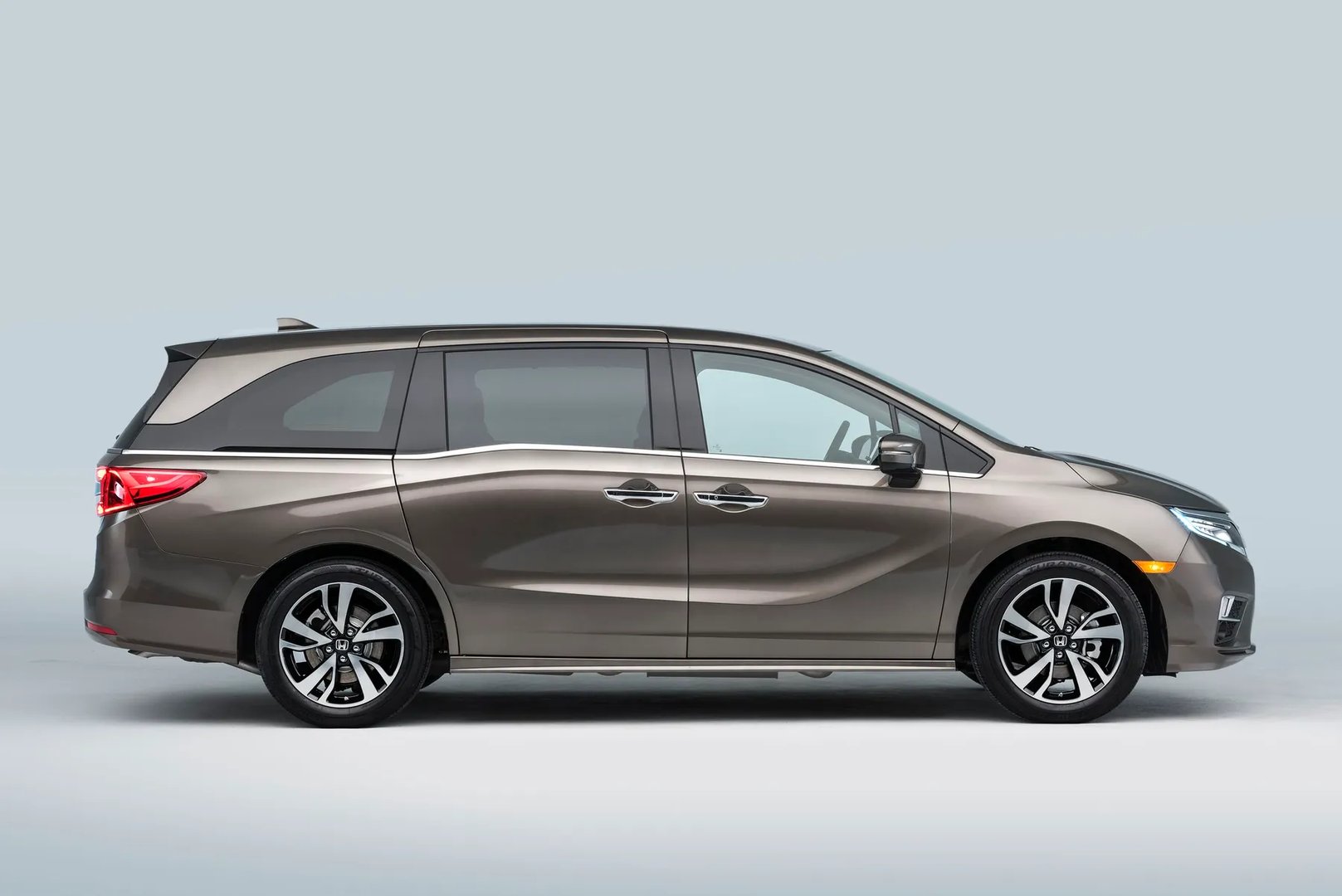 Honda_Odyssey_(USA)_5_generation__Minivan__10.jpg