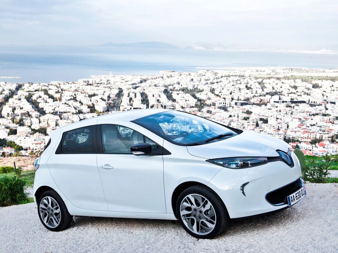 Renault_ZOE_1_generation__Mini_5-doors__11.jpg