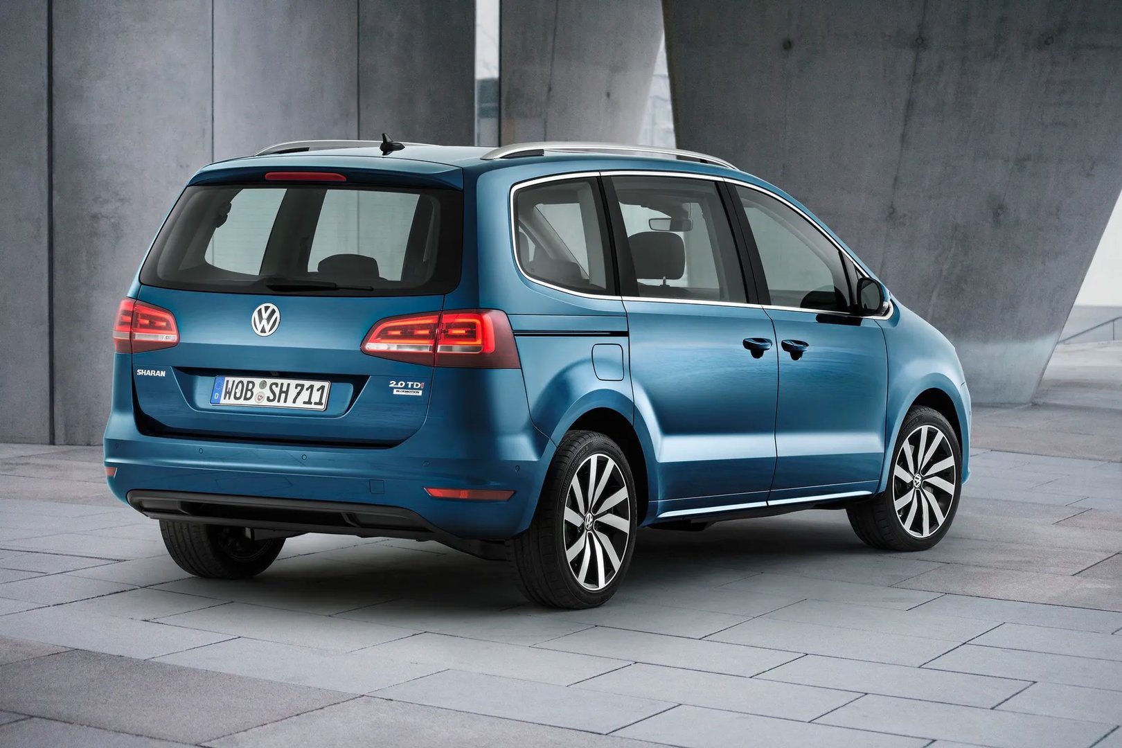 Volkswagen_Sharan_2_generation_restyling__Minivan__4.jpg