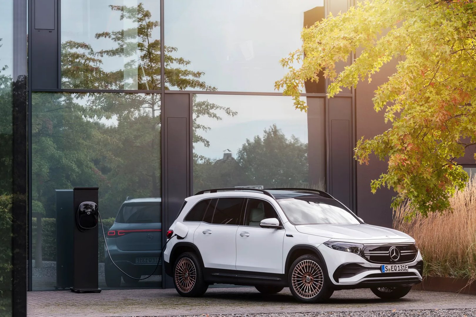 Mercedes_EQB_1_generation__SUV_5-doors__1.jpg
