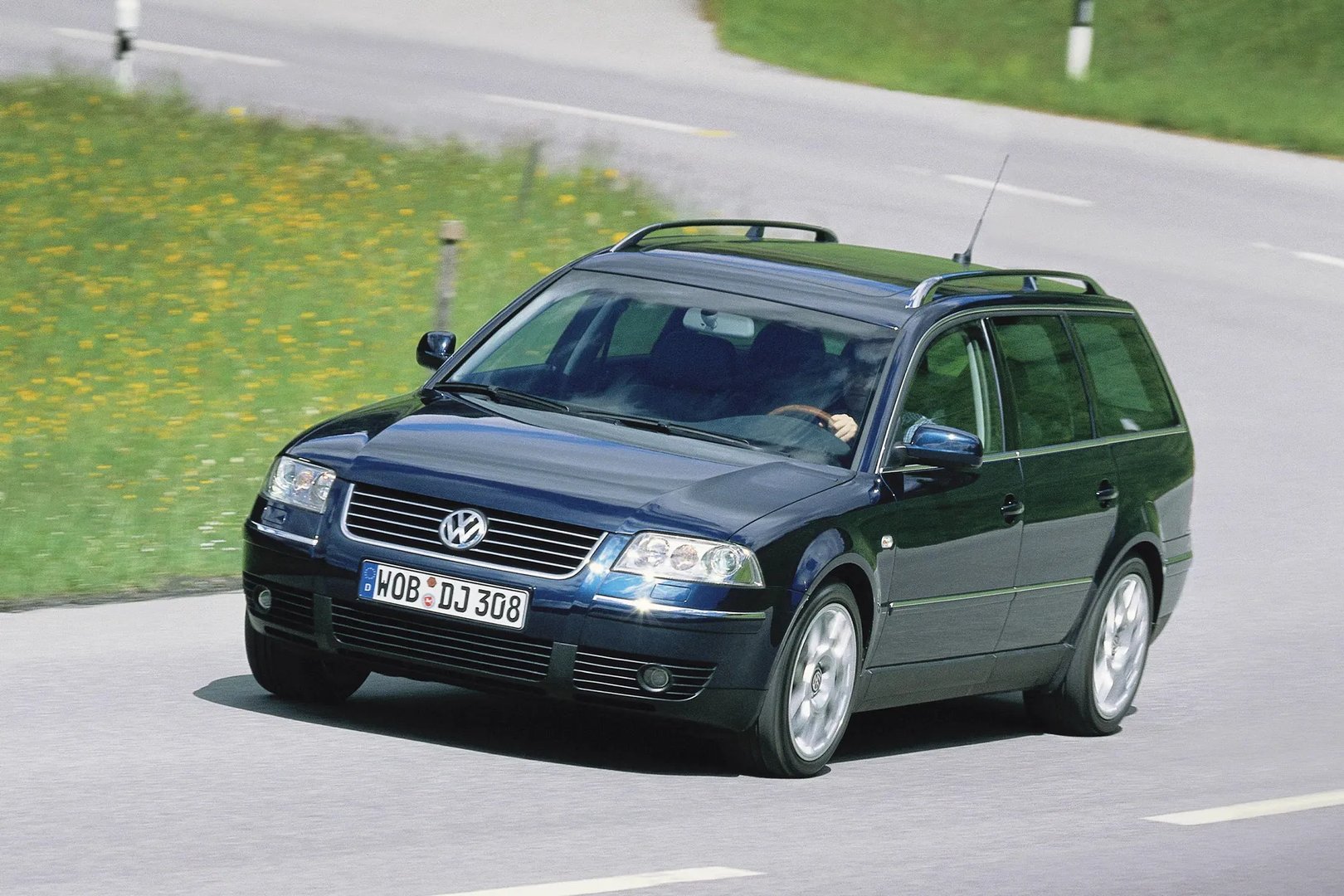 Volkswagen_Passat_5_generation_restyling__Estate_5-door__1.jpg