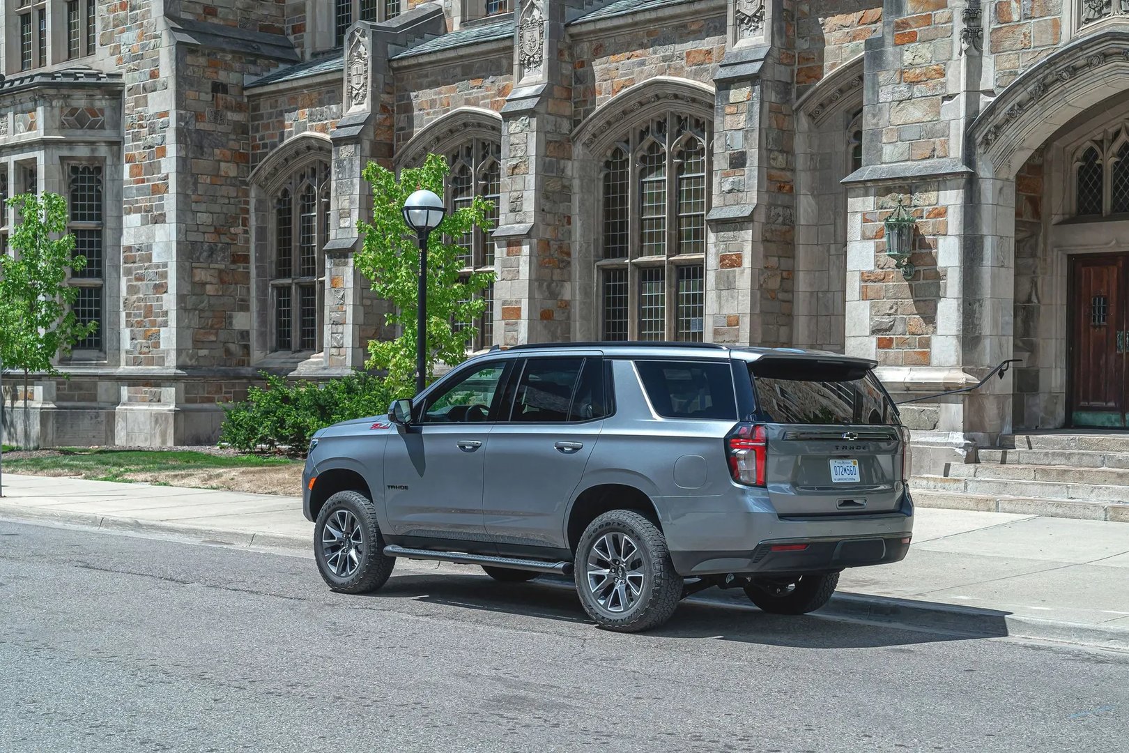 Chevrolet_Tahoe_5_generation__SUV_5-doors__1.jpg