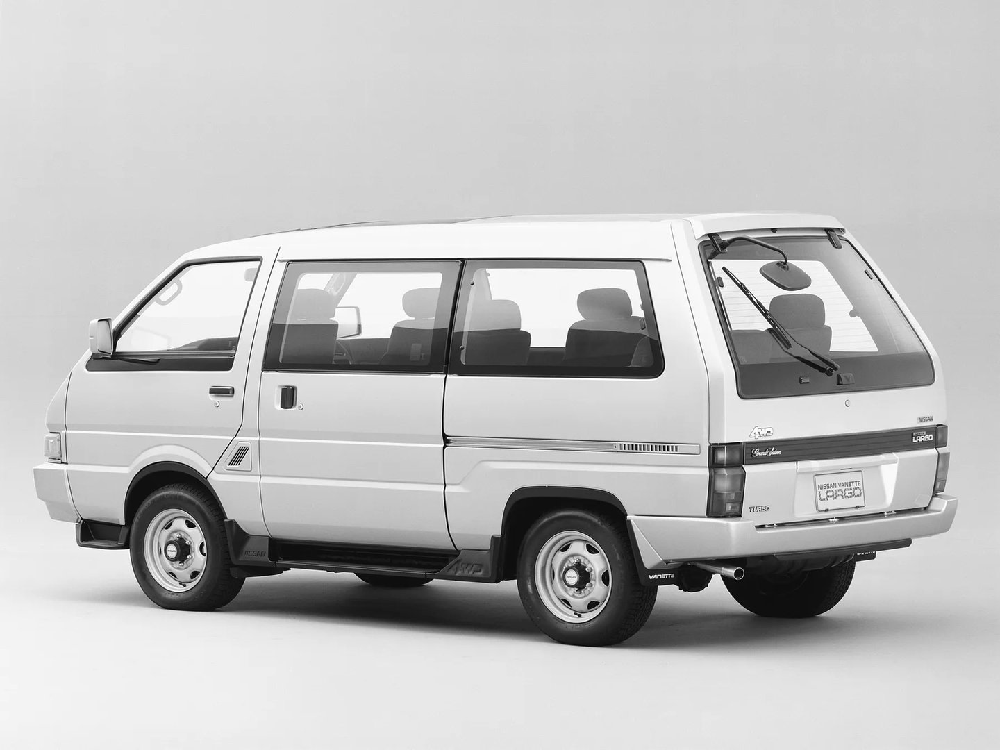 Nissan_Largo_2_generation__Minivan__2.jpg