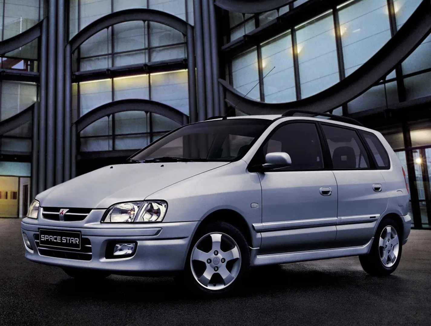 Mitsubishi_Space_Star_1_generation__Compact_Van__9.jpg