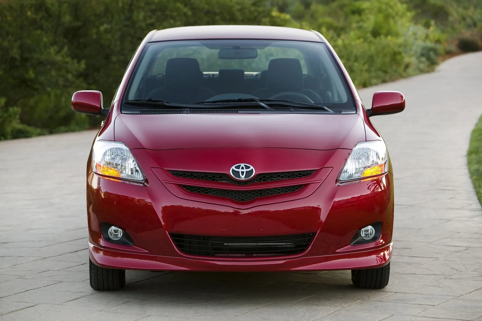 Toyota_Yaris_2_generation__Sedan__8.jpg