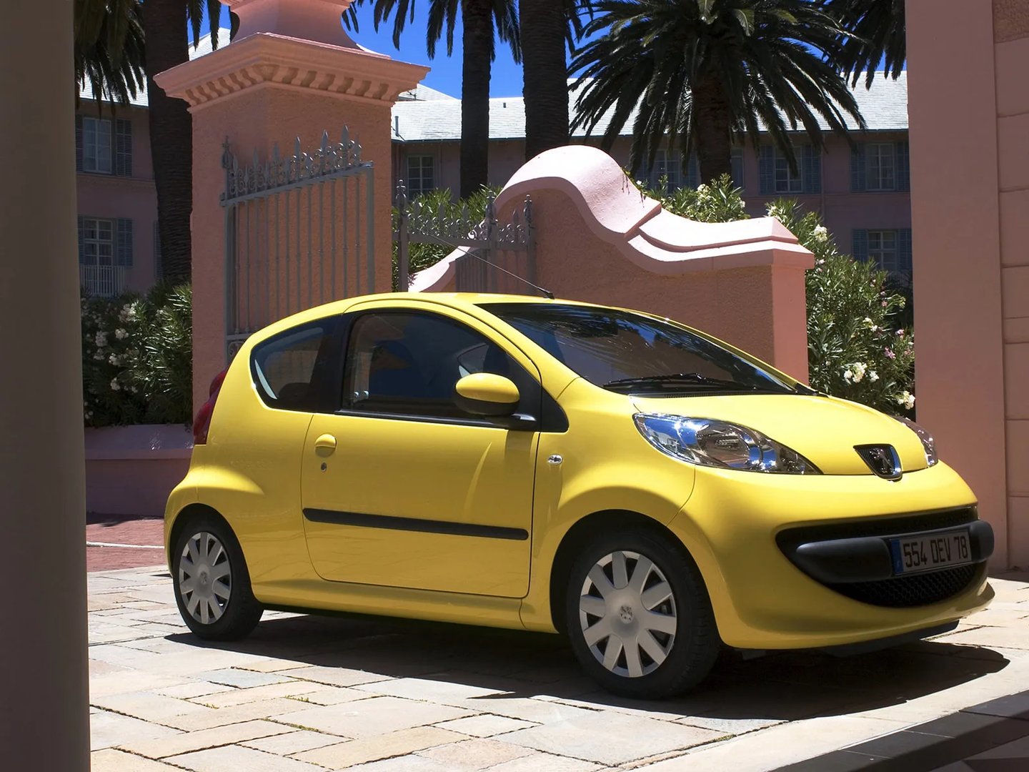 Peugeot_107_1_generation__Mini_3-doors__12.jpg