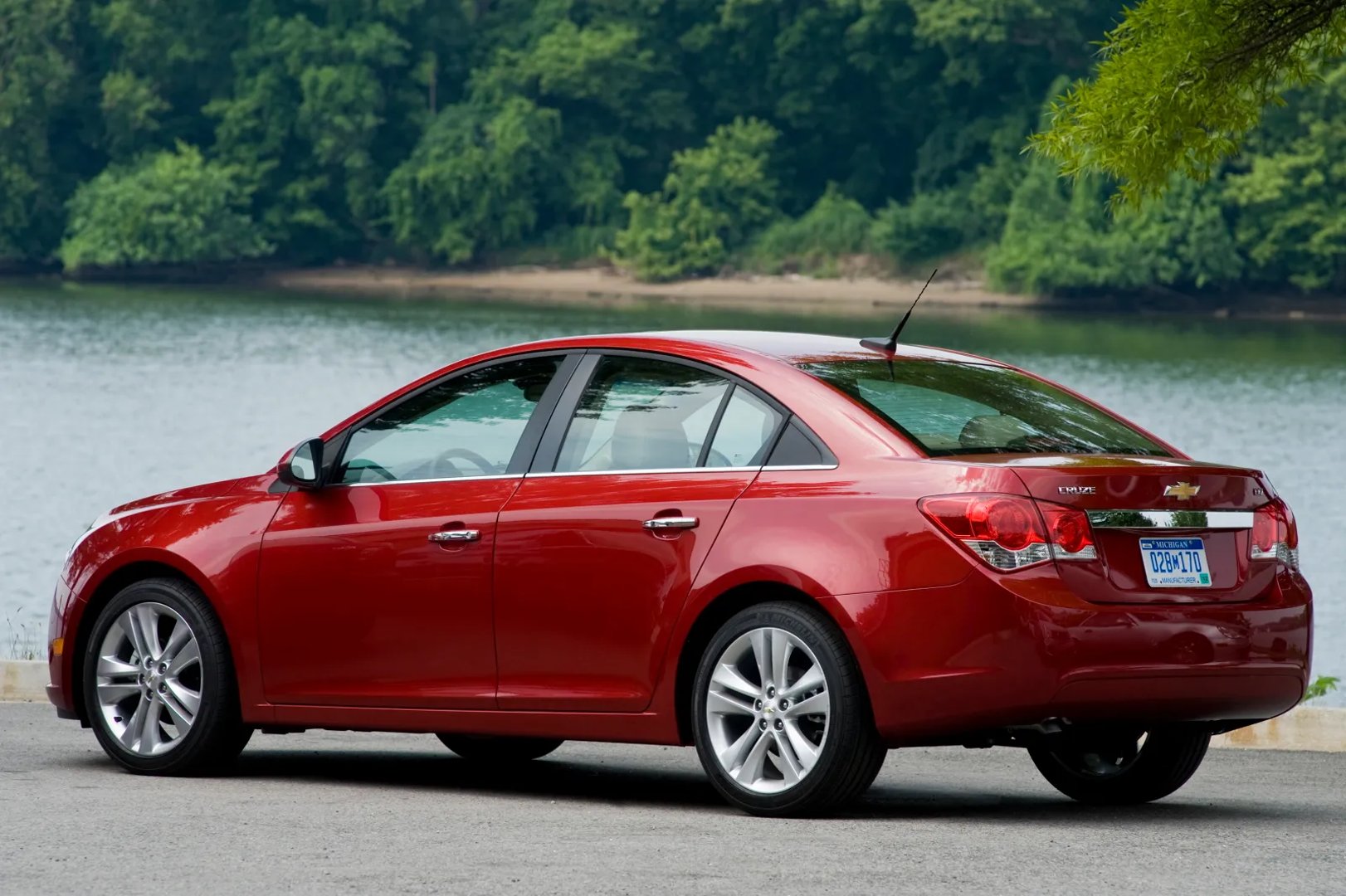 Chevrolet_Cruze_1_generation__Sedan__2.jpg