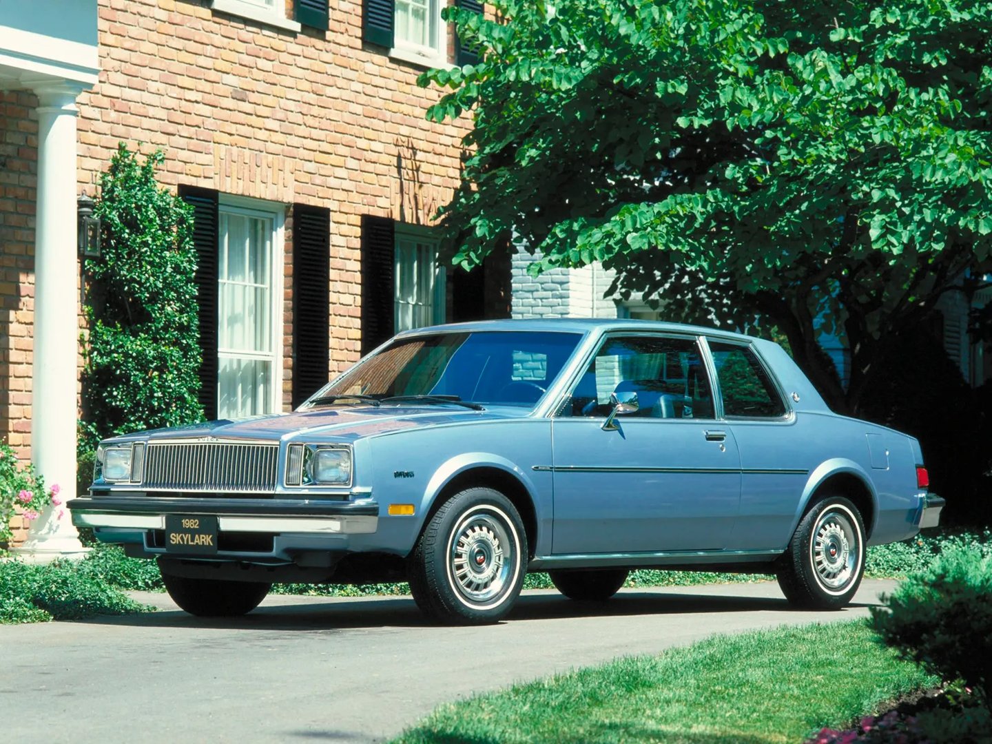 Buick_Skylark_5_generation__Coupe__1.jpg