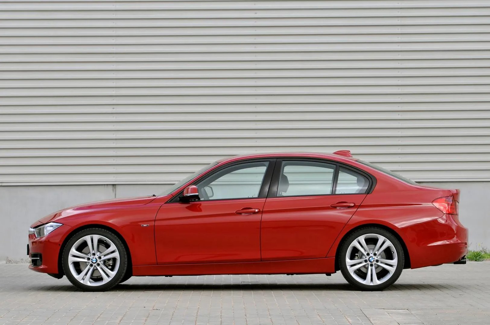 BMW_3_series_6_generation__Sedan__1.jpg