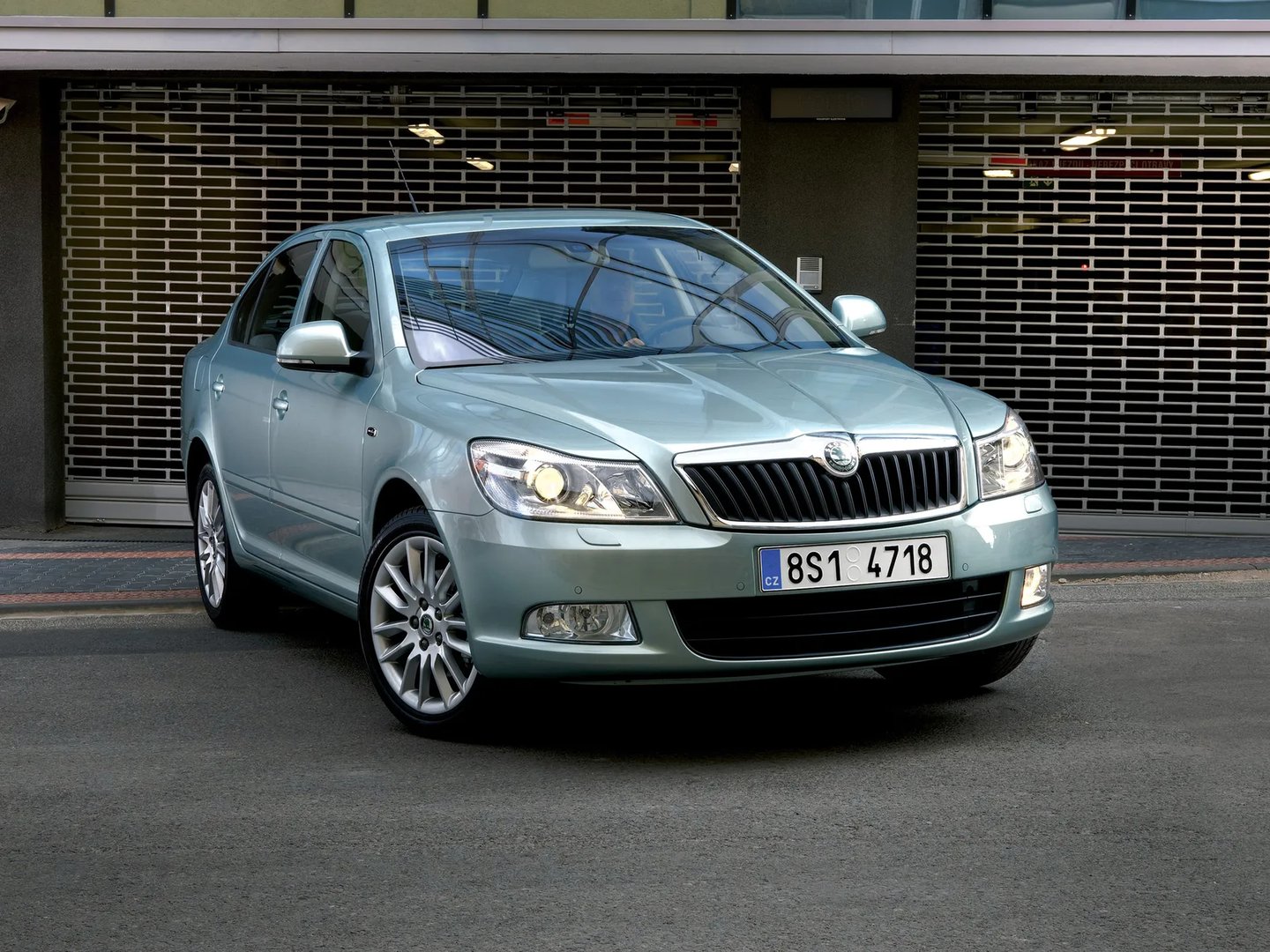 Skoda_Octavia_2_generation_restyling__Liftback__11.jpg