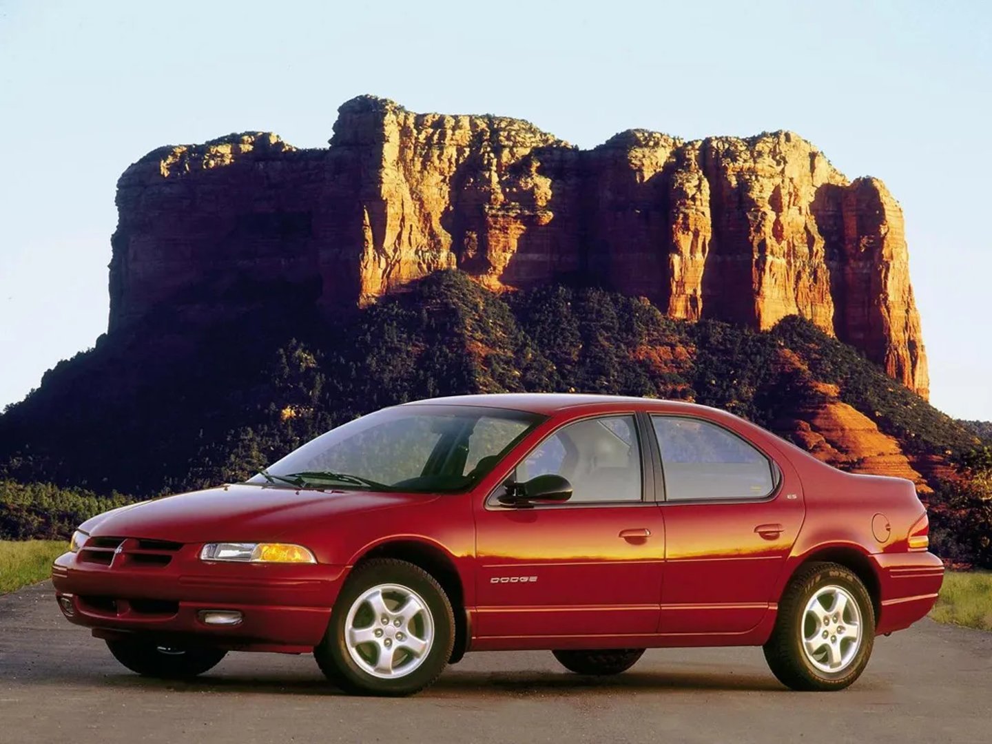Dodge_Stratus_1_generation__Sedan__1.jpg