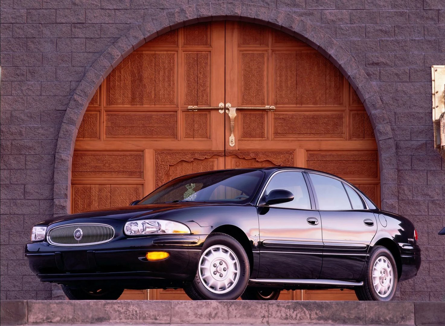 Buick_LeSabre_8_generation__Sedan__12.jpg
