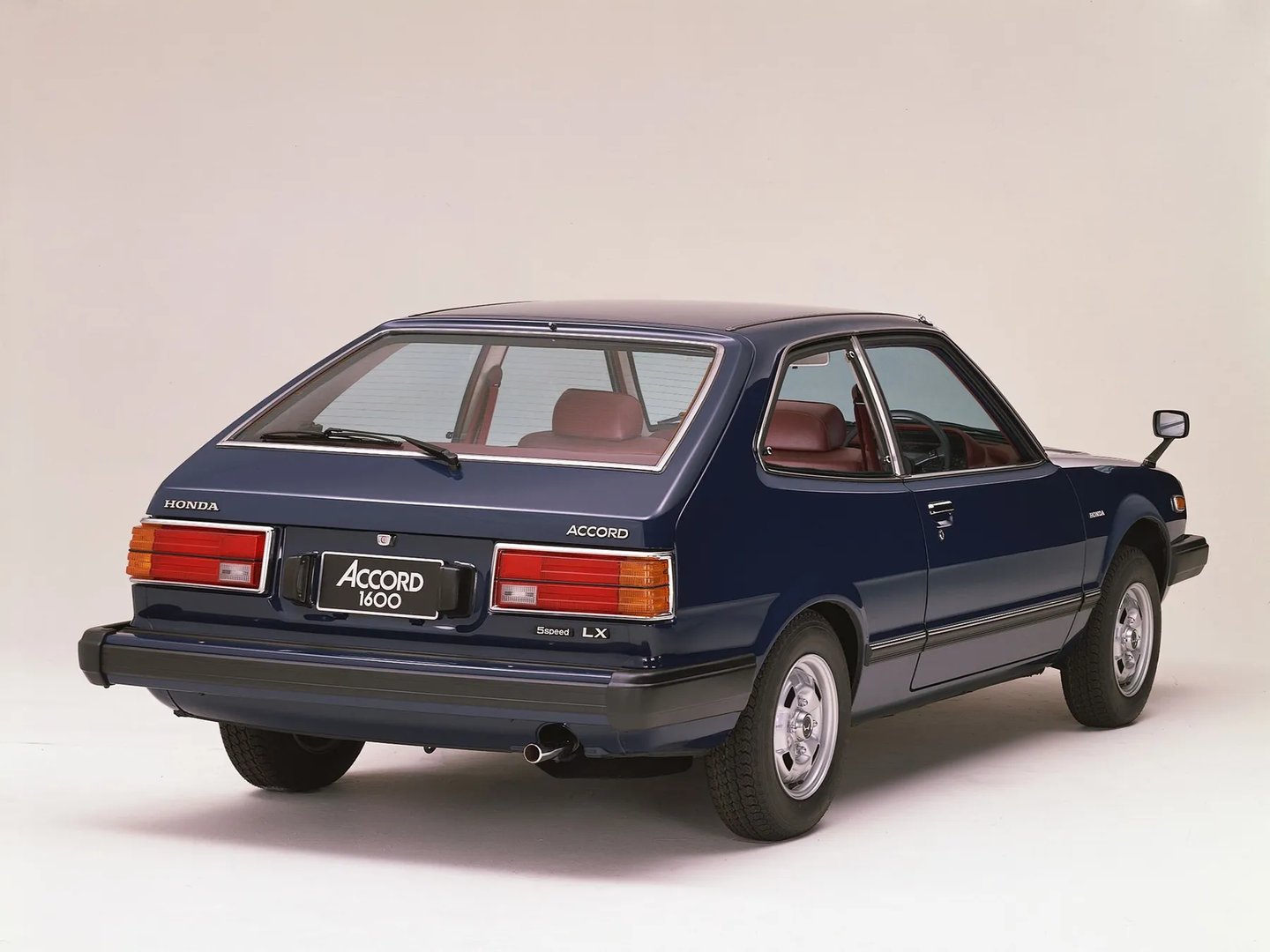 Honda_Accord_1_generation__Hatchback_3-door__7.jpg