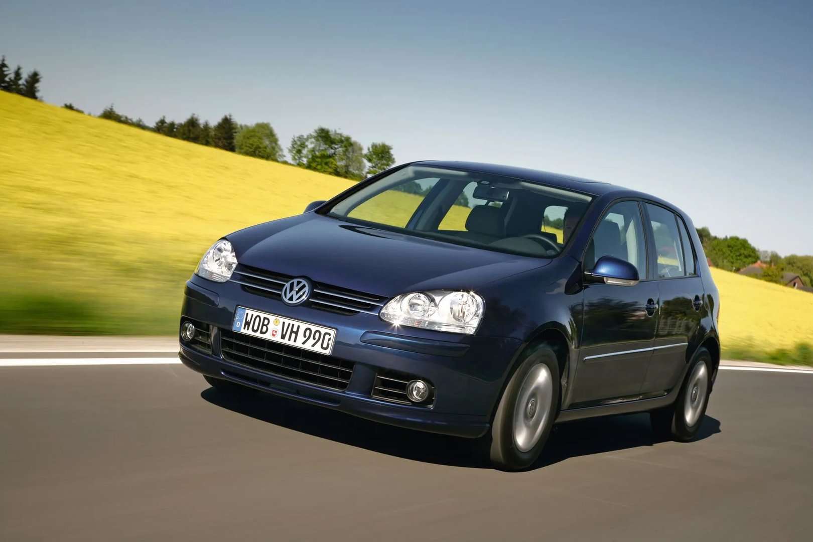 Volkswagen_Golf_5_generation__Hatchback_5-door__3.jpg